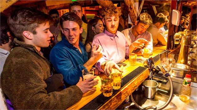 Un pub anglais au coeur de Méribel, bières locales et internationales, dont la Guinness servie à la