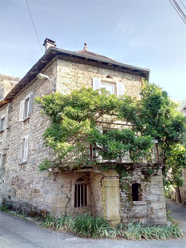Belle demeure de pierre de Villebois - Marilou Perino
