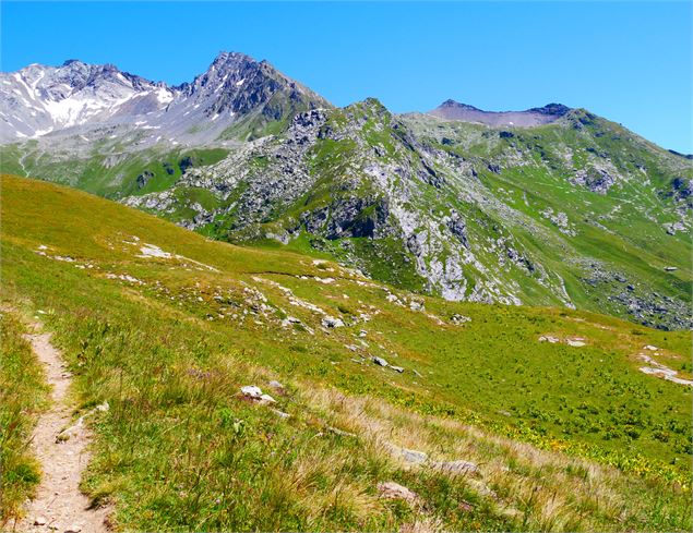 Le Lac de la Vélière et l'alpage de la Chiaupe - G. Kiener