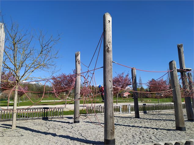Jeux dans le parc de la Tire - S. Thomas/Office de Tourisme du Pays de Gex