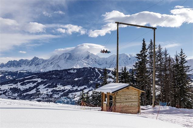 Personnes sur la Giant Swing en hiver - OT Gabriel Zacharski