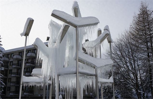 Une autre vue de la Fontaine de glace de Carl Nesjar - Monica Dalmasso