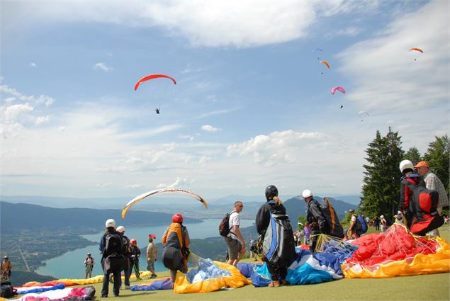 Lac Annecy parapente Col de La Forclazl - Office de tourisme Sources du lac d'Annecy