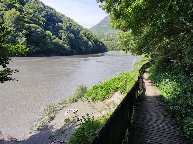 Vue sur le Rhône - OT Pays de Gex