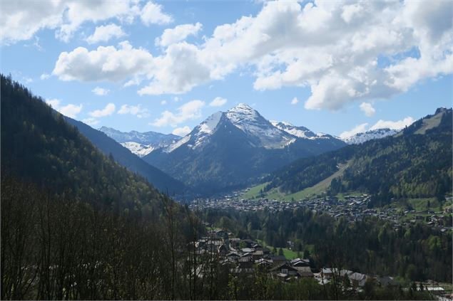 Pointe de Nyon enneigée au printemps - Yvan Tisseyre / OT Vallée d'Aulps