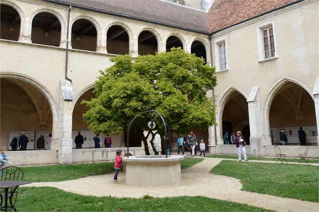 - © Herwey Ville Bourg-en-bresse
