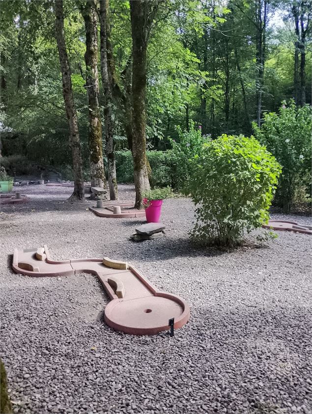 - Mini golf