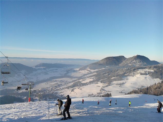 Piste bleue La Frastaz - les Habères, avec vue sur le village - OTADL