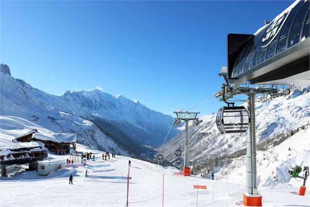 Vue sur la piste et télécabine de Charamillon - OT Vallée de Chamonix-Mont-Blanc