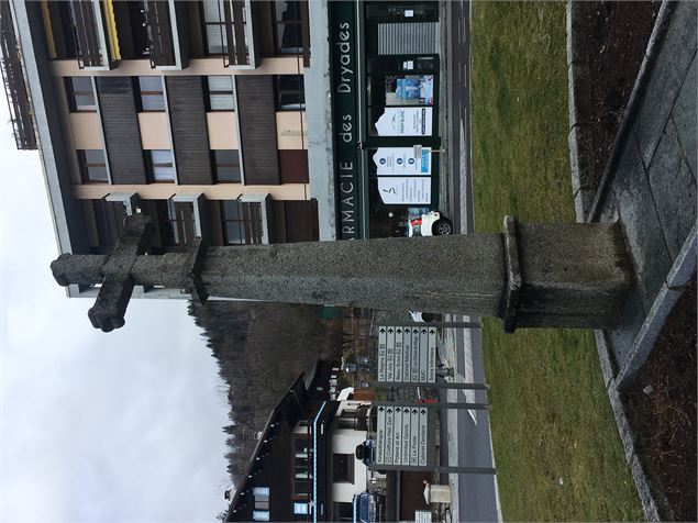 Croix square Maurice Martel - Mairie de Saint-Gervais