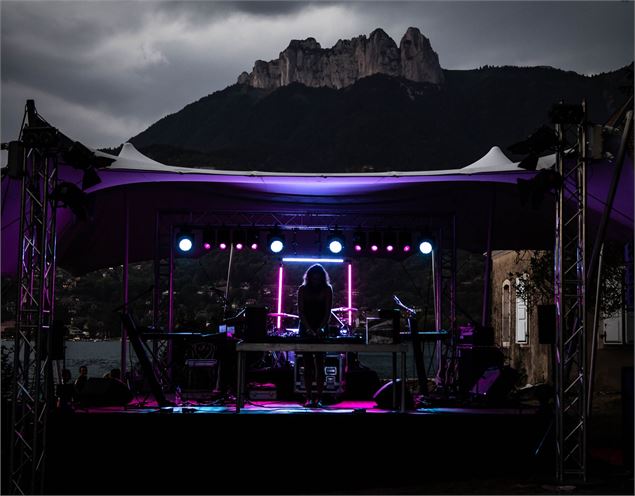 concert Presqu'île de l'Imaginaire scène pianiste - Monica Dalmasso