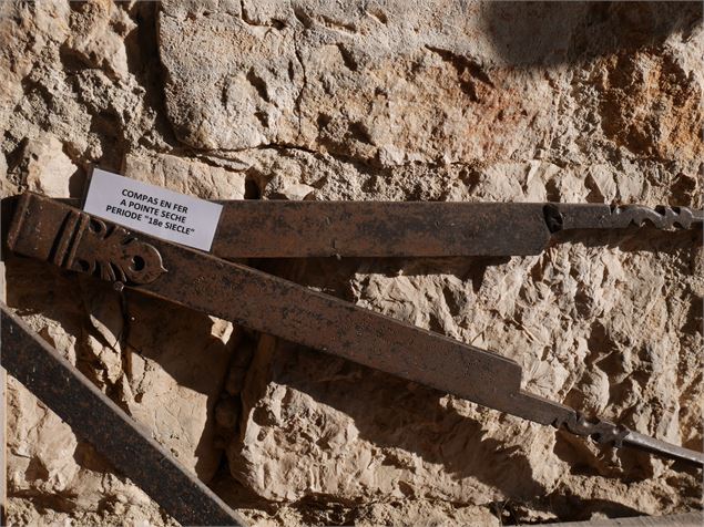 Musée des outils de la pierre - Caveau Bugiste