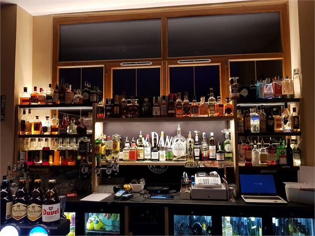 Bar a vins, spiritueux et bières Le Bis