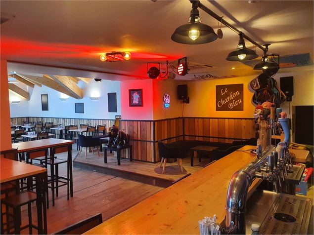 Salle du Pub Le Chardon Bleu à Val Cenis - V. Robin