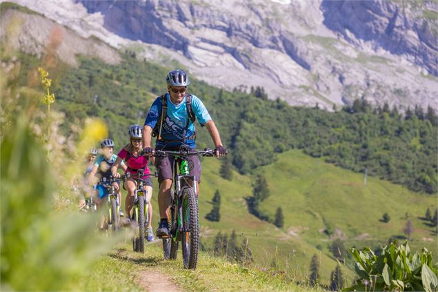 Vtt électrique au Col des Annes - D.Machet-Le-Grand-Bornand
