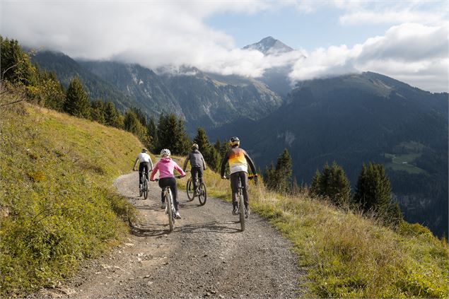 Col des Aravis - Itinéraire VTT_Manigod - Tristan Shu