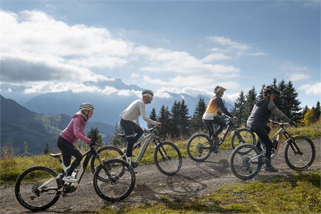 Col des Aravis - Itinéraire VTT_Manigod - Tristan Shu