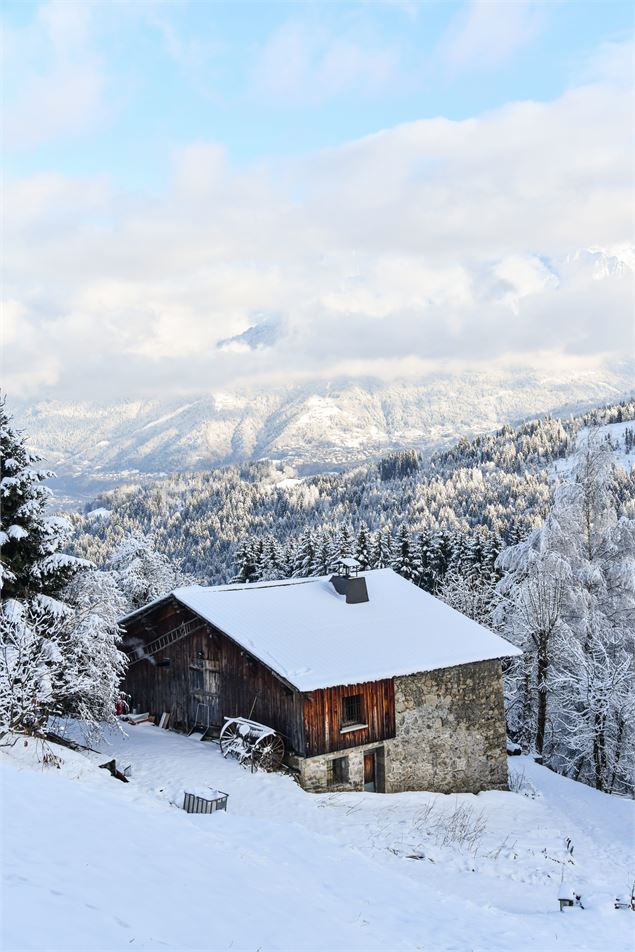 Début de la boucle, maison sur les hauteurs - © Xavier et Caroline