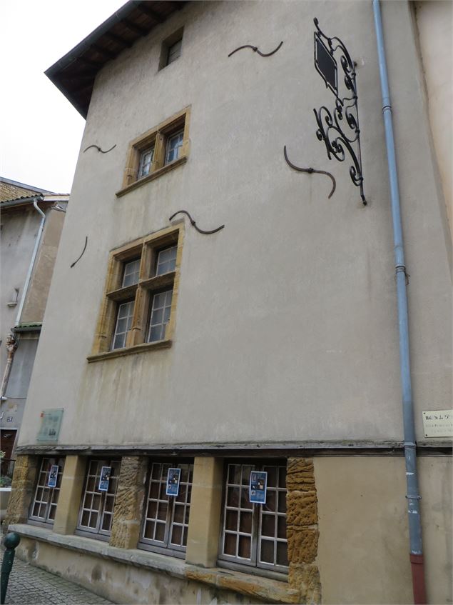 Façade Maison Thermac - office de tourisme Trévoux Saône Vallée