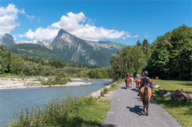 Le long du Giffre à Morillon - Praz de Lys Sommand Tourisme