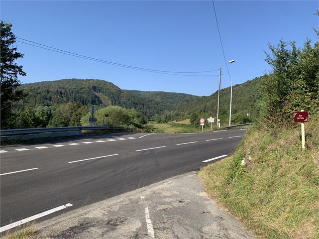 Route goudronnée - Maxime Michel