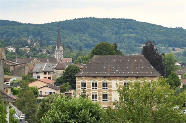 Vue depuis Cucuen sur le coeur du village - JFB