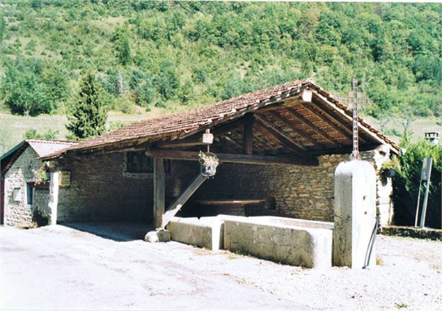 Lavoir, hameau de Vieillard - JFB