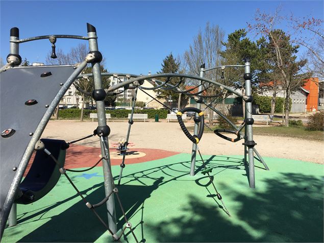 Aire de jeux place Charles de Gaulle - Dombes Côtière Tourisme