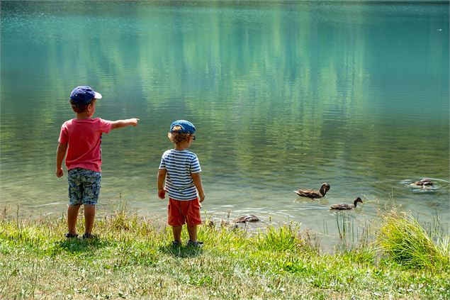 Aire de pique-nique du lac aux dames - photothèque OT Samoëns