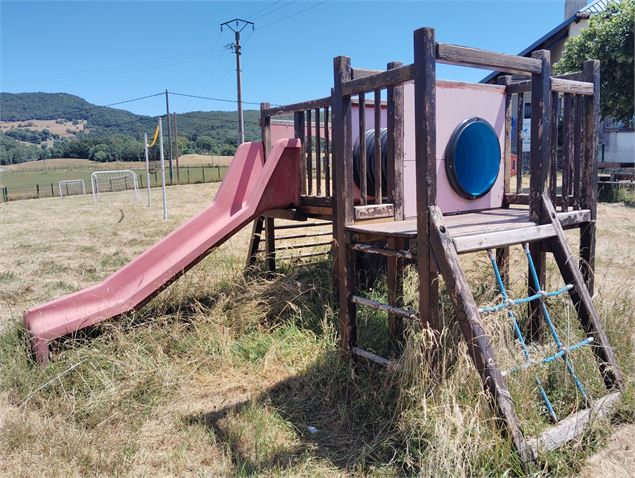 Aire de jeux aux Plans d'Hotonnes_Haut Valromey - OTBSGC-IChatelan