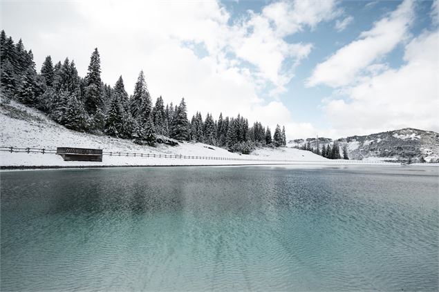 Le lac des Queysets en hiver - L.Meyer Châtel