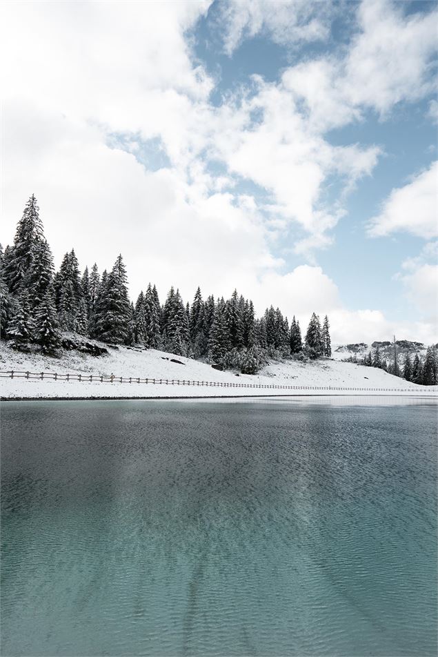 Le lac des Queysets en hiver - L.Meyer Châtel