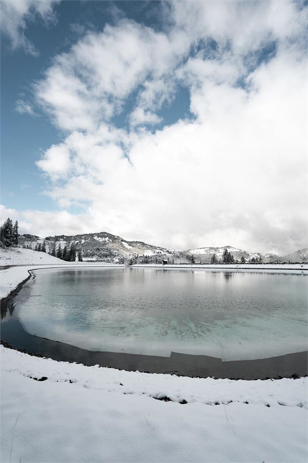 Le lac des Queysets en hiver - L.Meyer Châtel
