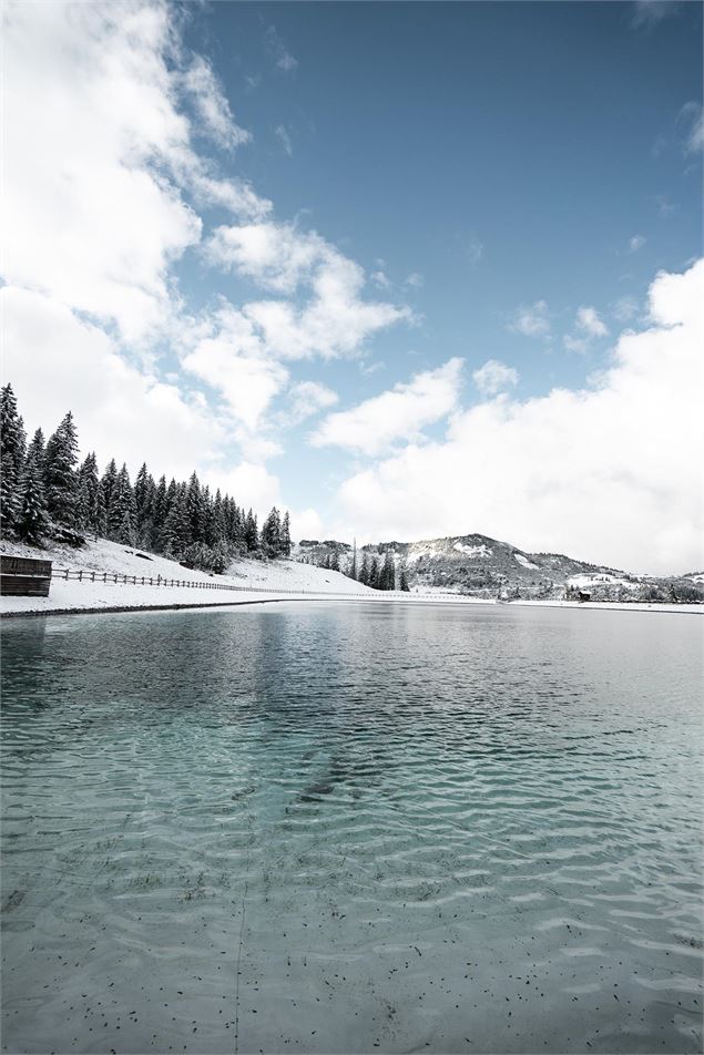 Le lac des Queysets en hiver - L.Meyer Châtel