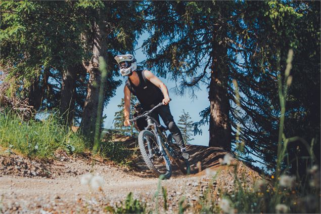 Descente du Family Run - Piste VTT Descente_La Clusaz - Lucie Saint Martin