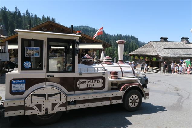 Petit train du village des Lindarets - Yvan Tisseyre / OT Vallée d'Aulps