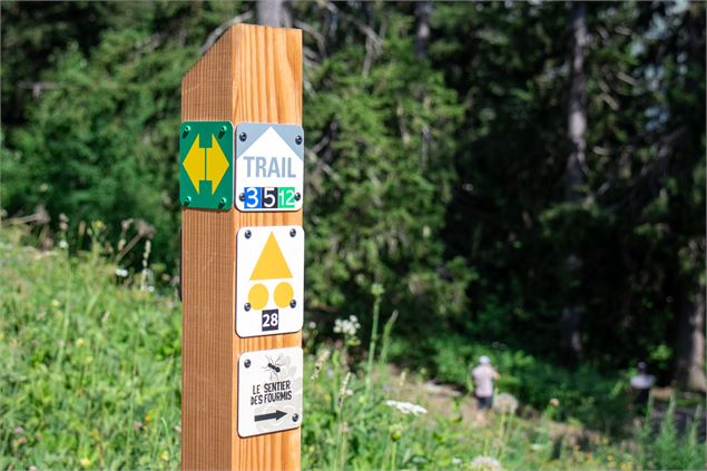 Balise randonnée sur le sentier - OT Flaine - N.Ladrix