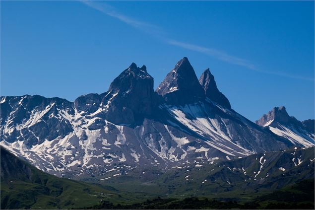 Vue sur les Aiguilles d'Arves. - OTI cœur de Maurienne