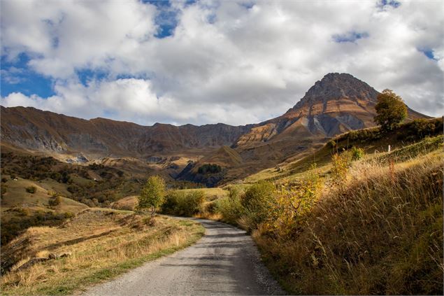 Sentier de randonnée le plan des champs - OTI Coeur de Maurienne.