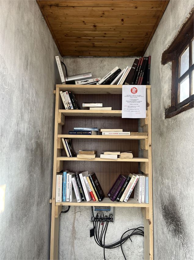 Intérieur boite à livres - Mairie de Bessans