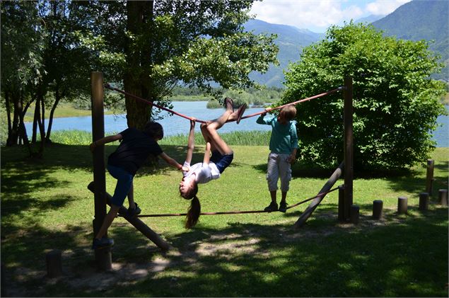 Jeux pour enfants au Lac des Hurtières - OT Porte de Maurienne