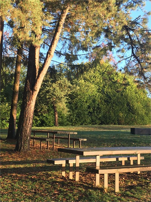 Aire de pique-nique du Site des Ponts de la Caille - ©Alter'Alpa Tourisme