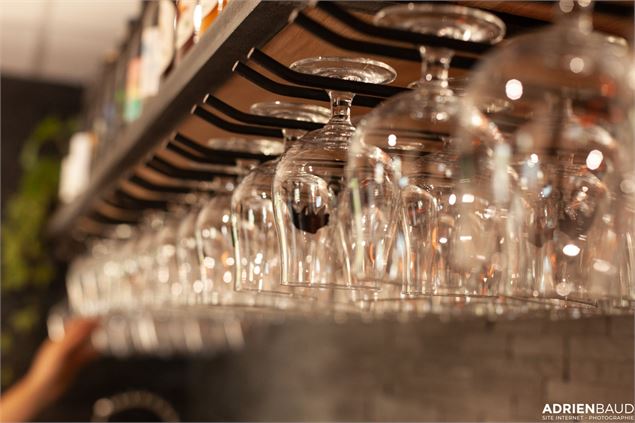 L'OURS BAR - ADRIEN BAUD