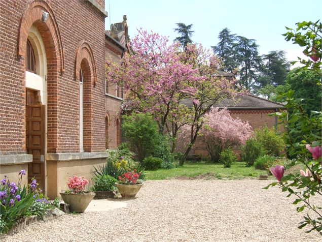 Cour - Dombes Tourisme