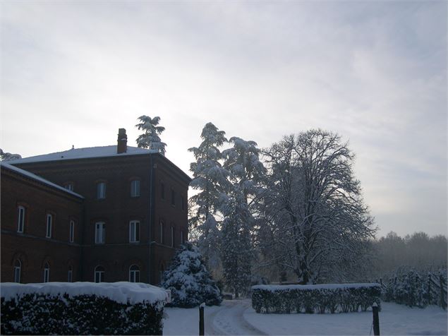 Neige sur l'Abbaye - Dombes Tourisme