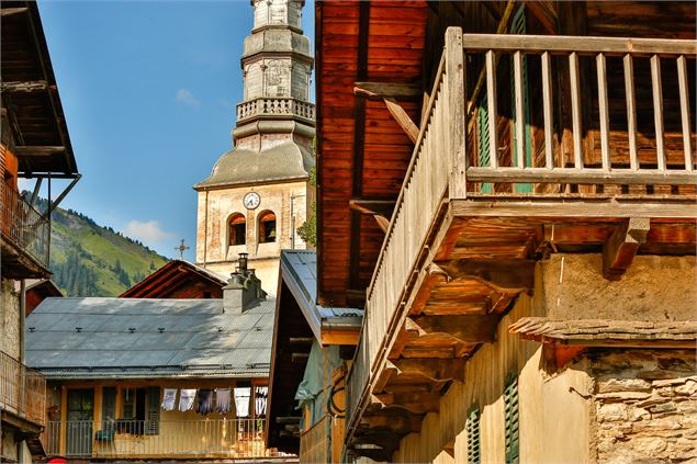 Le centre du village et son église - G. Lansard