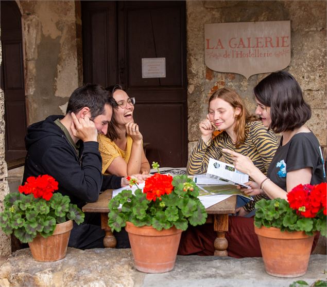 Un jeu de piste grandeur nature pour découvrir la cité médiévale de Pérouges et Meximieux entre amis