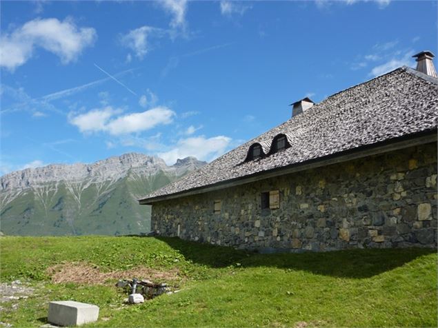 Chalet du curé vue générale avec les Aravis - Sylvia Revillard