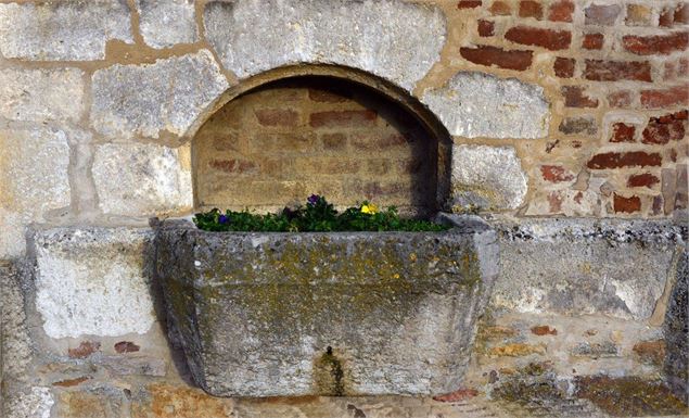 Bénitier extérieur de l'église de St Jean - Jean VITAL
