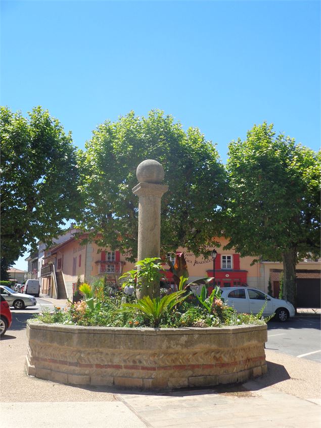 Fontaine fleurie - OT Vonnas Pont de Veyle